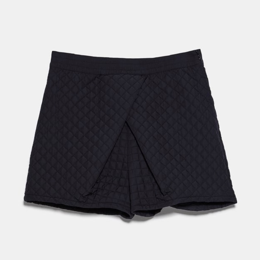 Zara Quilted Shorts - (Small) BNWT
